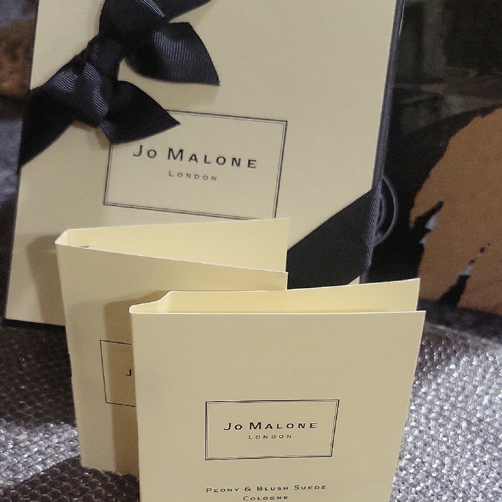 Jo Malone London Gift Box and Samples - Picture 1 of 2